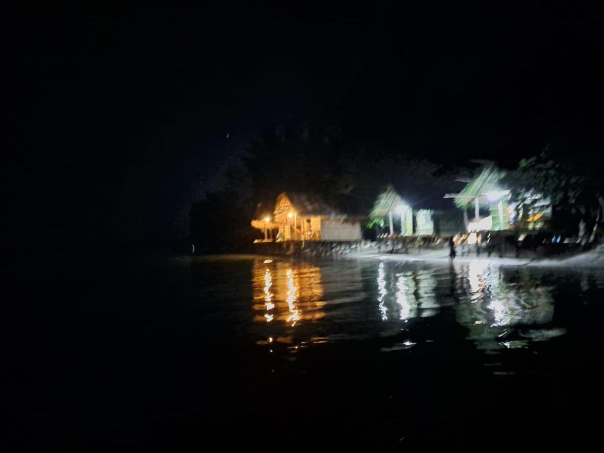 Coco Huts Guest House Waisai Екстер'єр фото