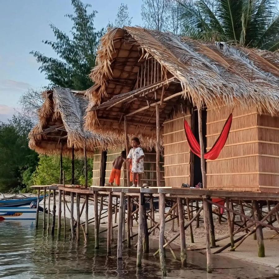 Coco Huts Guest House Waisai Екстер'єр фото