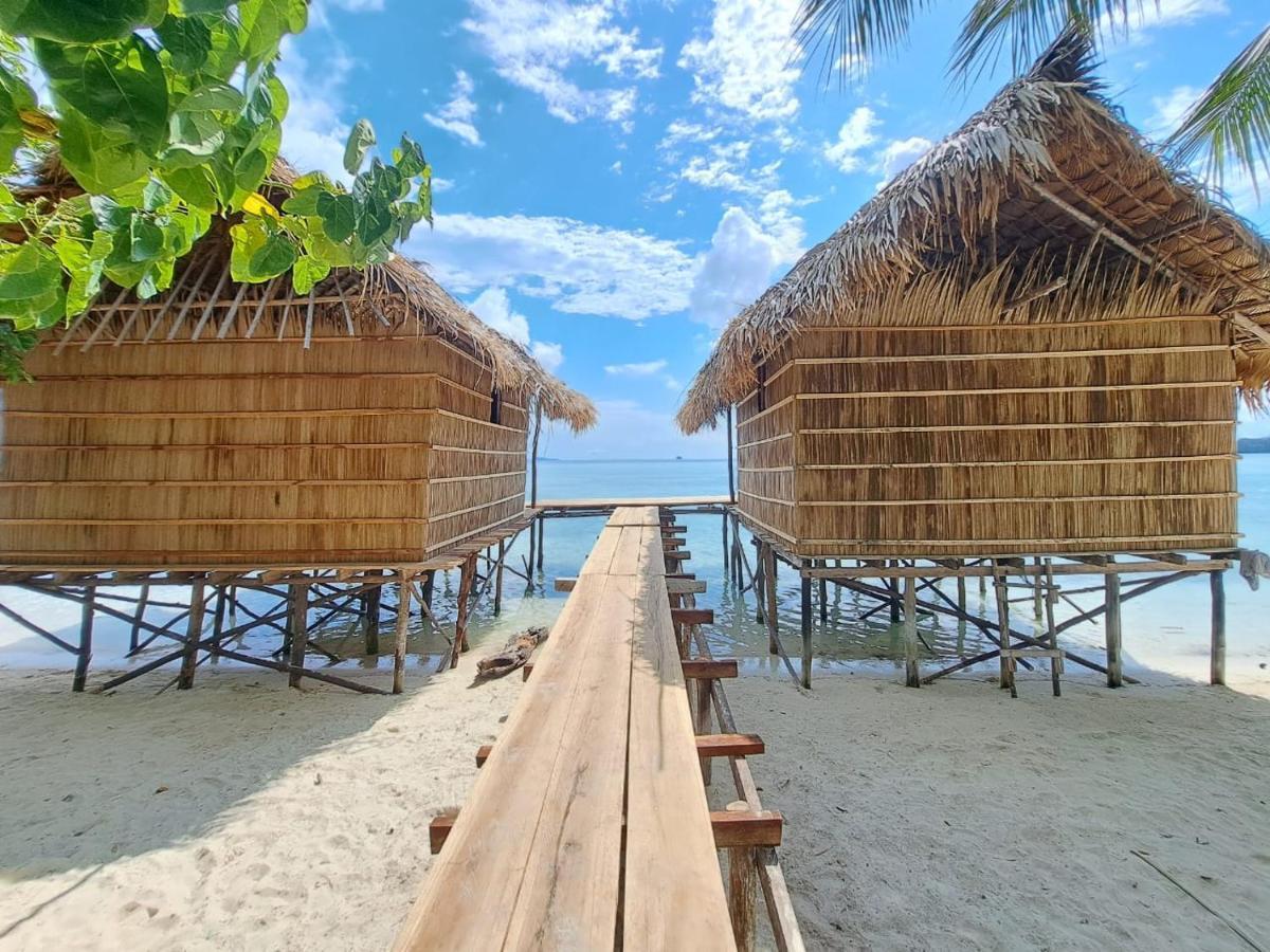 Coco Huts Guest House Waisai Екстер'єр фото