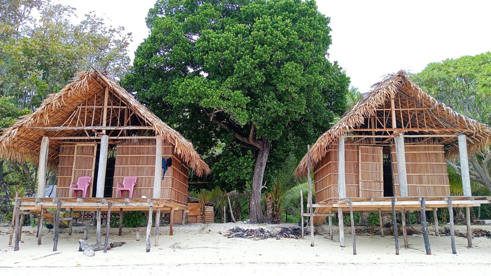 Coco Huts Guest House Waisai Екстер'єр фото