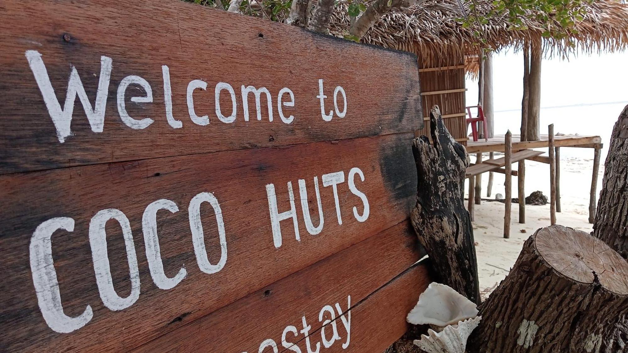 Coco Huts Guest House Waisai Номер фото