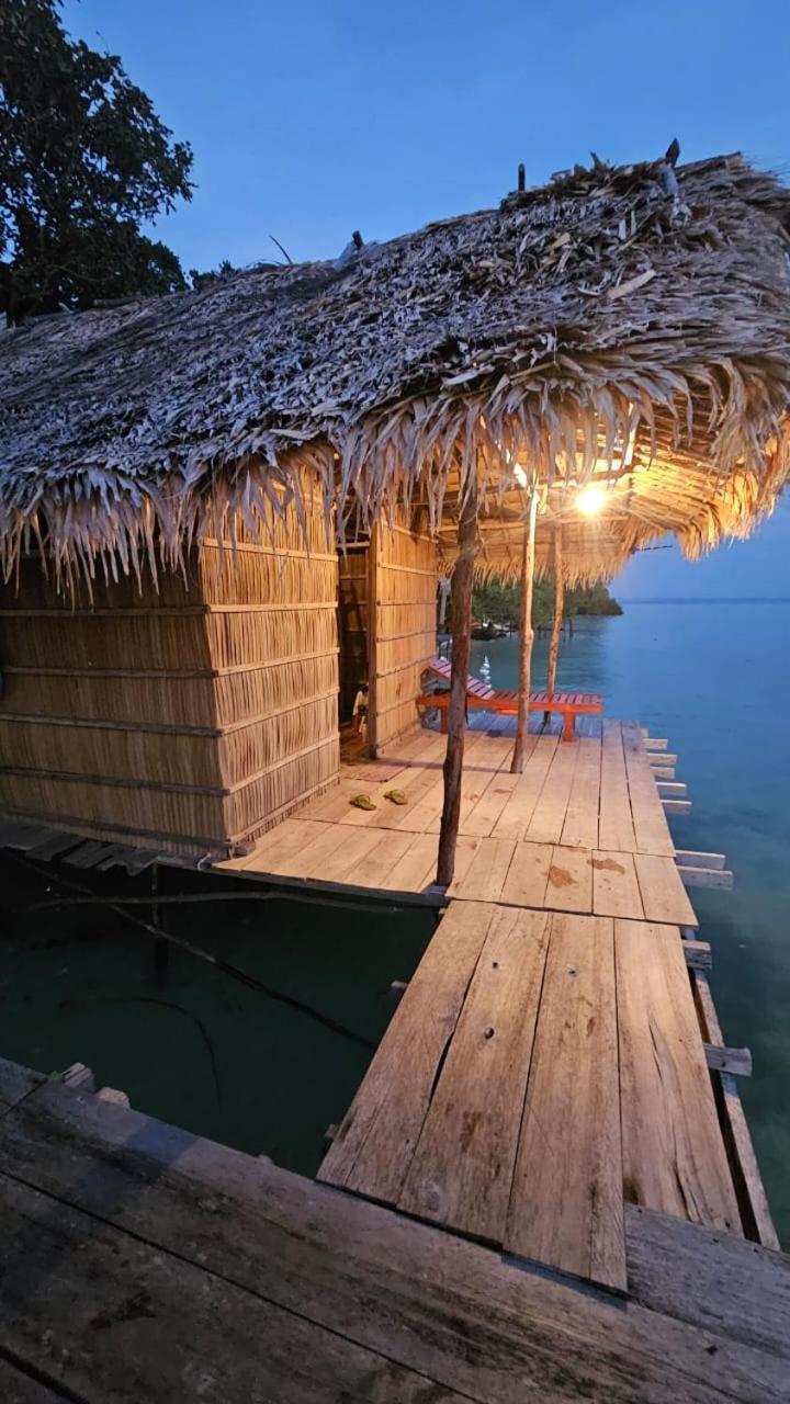 Coco Huts Guest House Waisai Екстер'єр фото